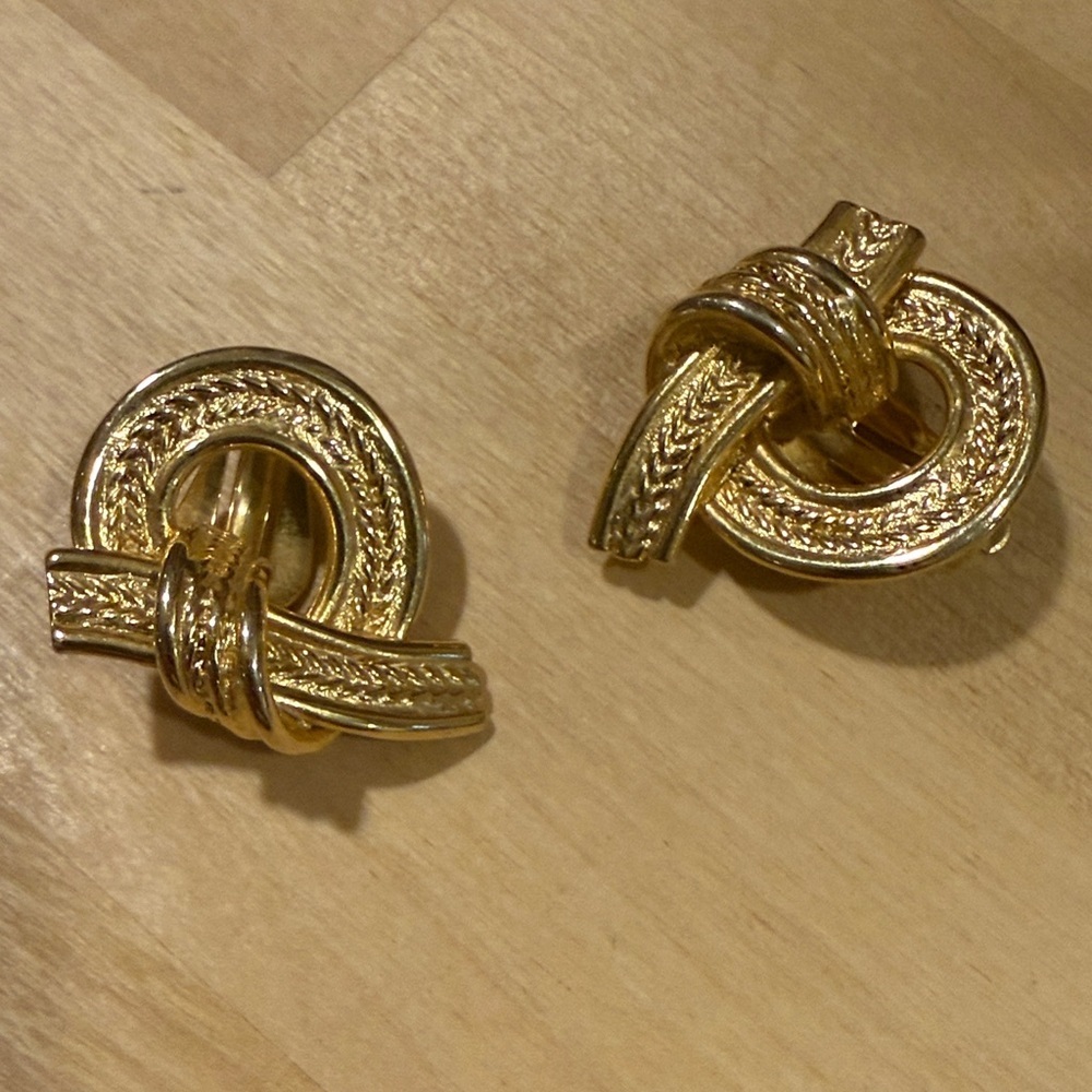 Vintage Gold Knot Clip On Earrings